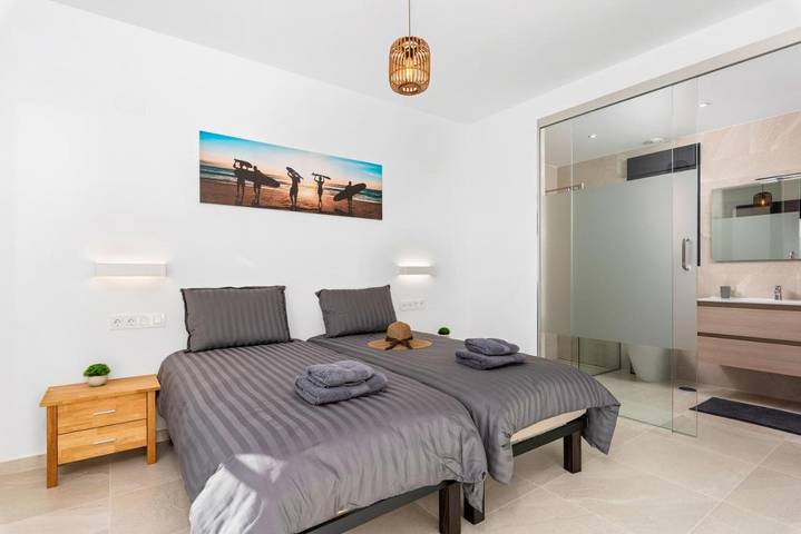 Casa rural para 6 personas, con Balcón y Terraza además de Jardín y Piscina en San Miguel de Salinas - 4