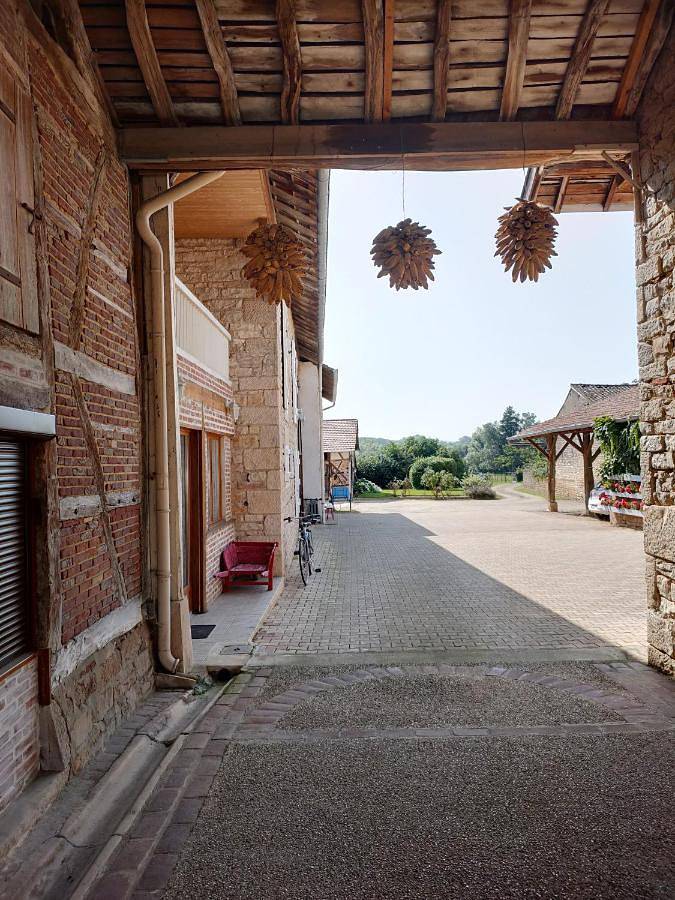 Location de vacances pour 2 personnes, avec Terrasse ainsi que Jardin et Vue à Pont-de-Vaux
