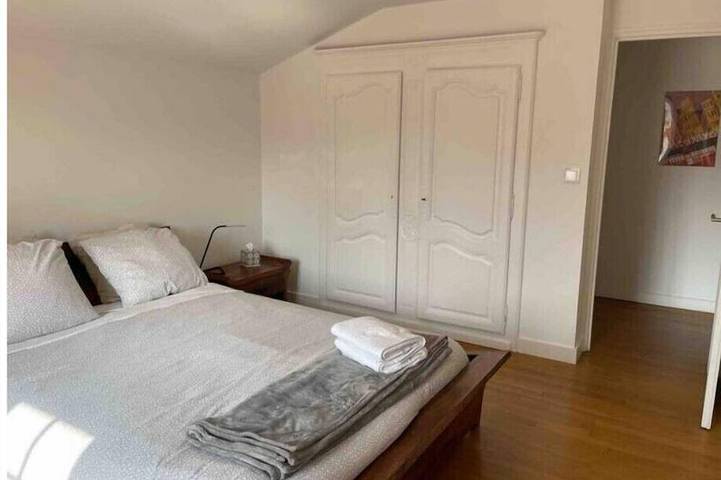Spacious Renovated 1610 farm-All Weather Heated Pool-Parking-Walk to town-Pets in Espelette, Bayonne region