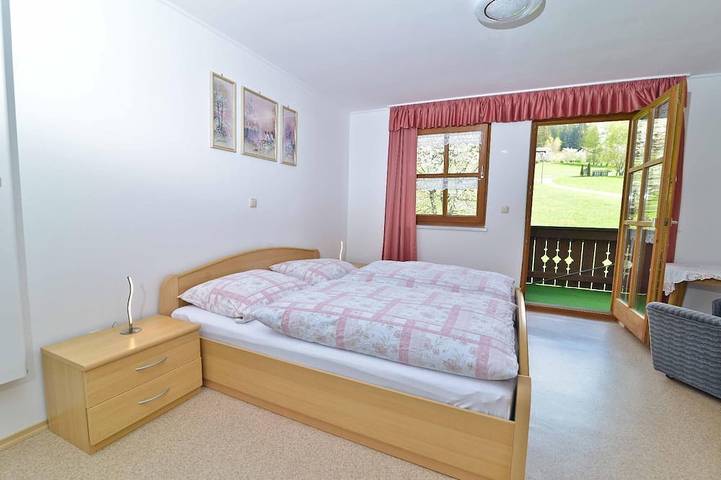 Ganze Wohnung, Ferienwohnung mit 2 Schlafzimmern mit je einem Balkon in Arnbruck, Ostbayern