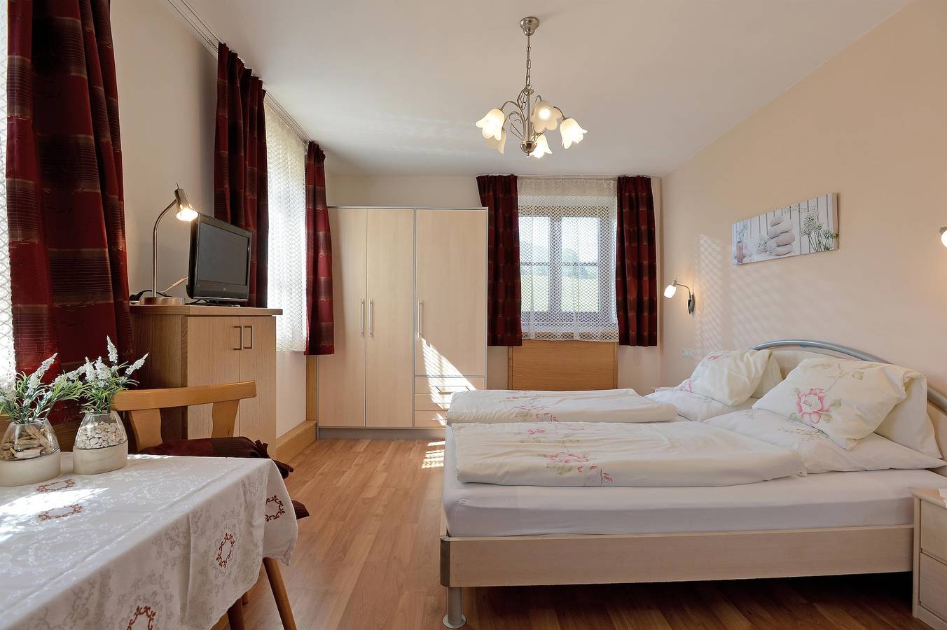 Doppelzimmer mit Dusche, Wc in Bad Häring, Kitzbüheler Alpen