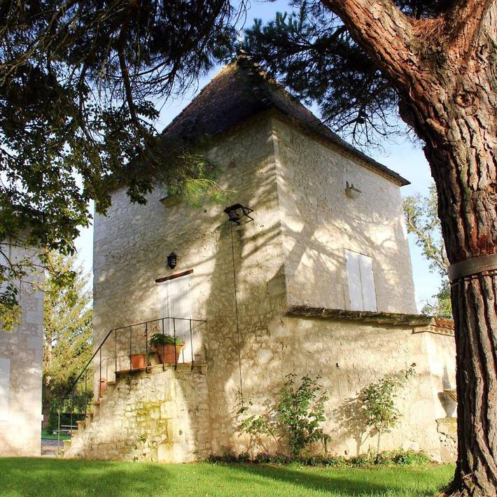 Location de vacances pour 2 personnes, avec Jardin ainsi que Piscine et Vue à Les Lèves-et-Thoumeyragues