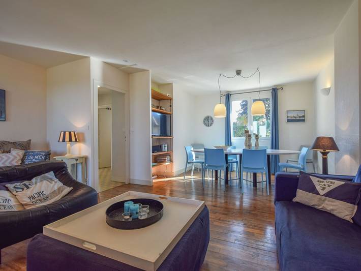 Maison de vacances pour 6 personnes, avec terrasse ainsi que jardin et piscine, adapté aux familles