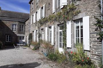 Gîte pour 6 personnes, avec jardin à Gouarec