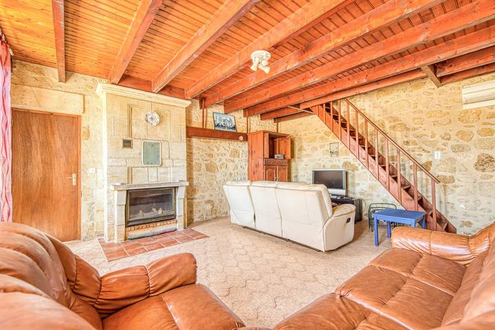 Holiday Home 'Maison De Campagne Avec Jardin' with Private Terrace, Private Garden and Air Conditioning in Cavignac, Blaye region