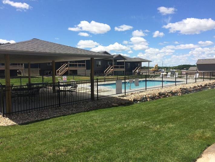 Lake house for 14 people, with pool and terrace in Iowa