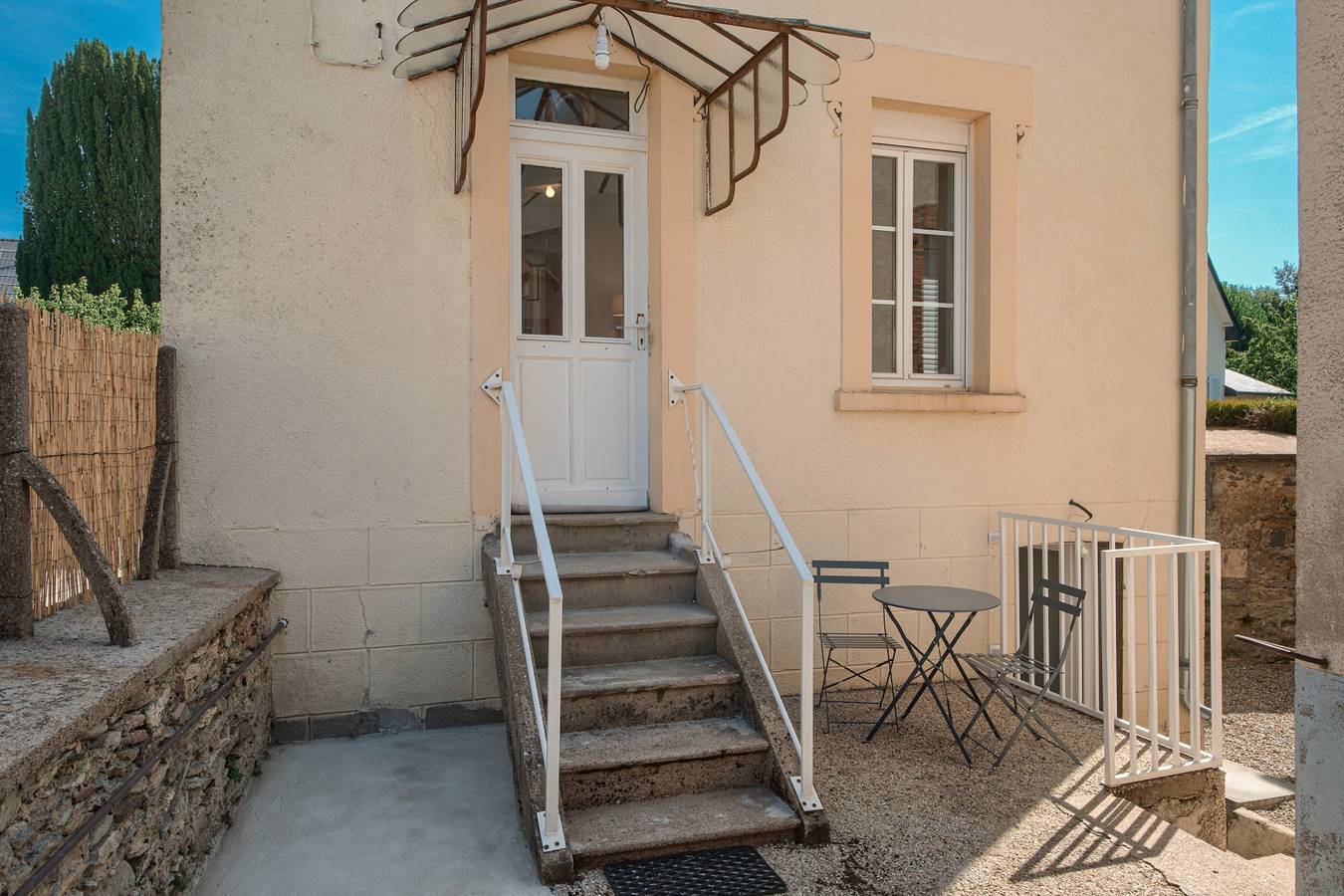Le Grenoux - Patio - Wifi in Laval, Mayenne