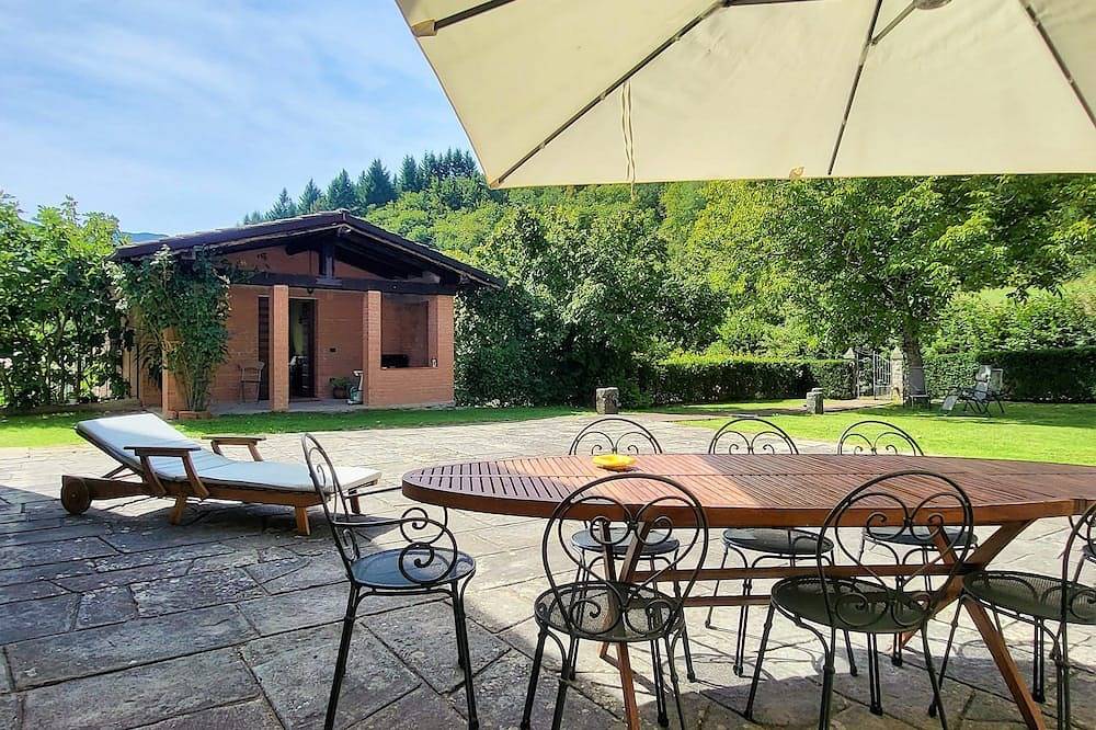 Cottage,privater Pool, schöner Blick auf die Berge, Wifi, zu Fuß zum Restaurant in Piazza al Serchio, Garfagnana