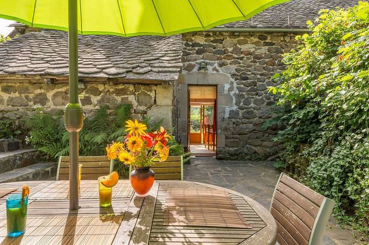 Gîte pour 6 personnes, avec Terrasse et Jardin à Jou-sous-Monjou