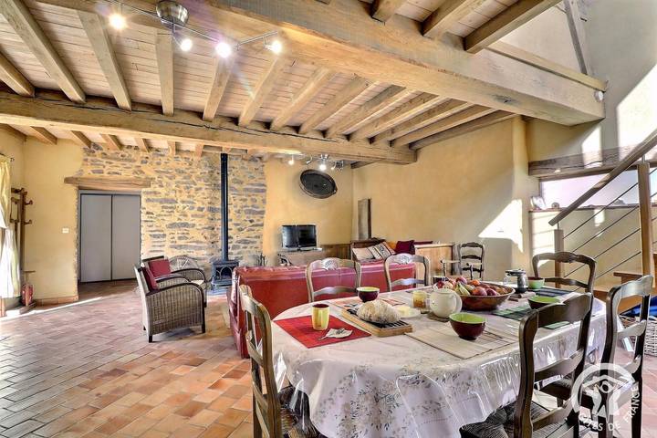 Gîte pour 6 personnes, avec vue et jardin, animaux acceptés à Montfort-sur-Meu - 2