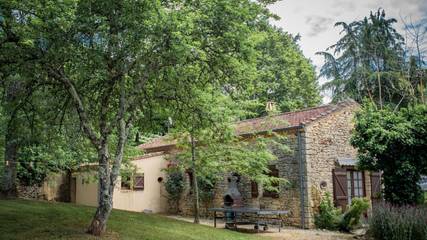 Gîte pour 6 personnes, avec piscine ainsi que jardin et terrasse, animaux acceptés à Prats-du-Périgord