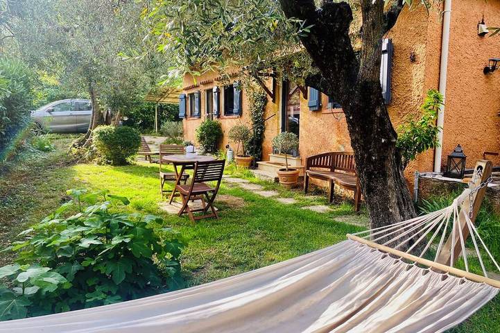 Maison de vacances pour 4 personnes, avec jardin à Roquefort-les-Pins