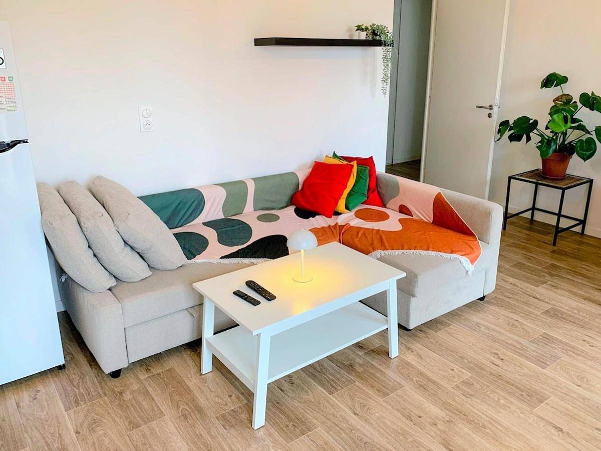Appartement entier, Elegant Apartment with Private Parking, close to Paris in Le Blanc-Mesnil, Seine-Saint-Denis