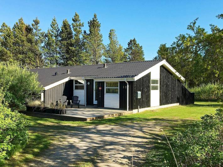 Feriehus for 10 personer, med terrasse og badebasseng, dyr tillatt i Jerup