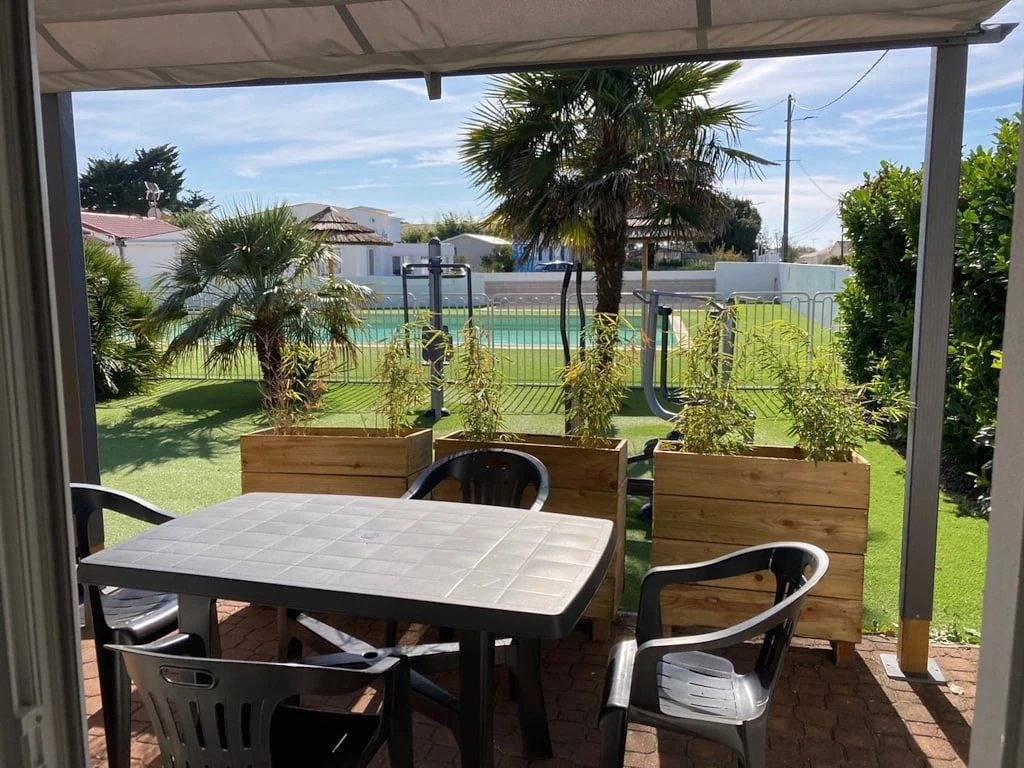 Zecamping 3* 1km plage piscine chauffée pataugeoire tente Tv 27m2 in Saint-Georges-de-Didonne, Côte de Beauté