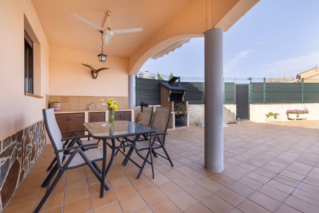 Ganze Wohnung, Apartment 'Font Major' mit Bergblick, privatem Pool und Wlan in Horta de Sant Joan, Terra Alta