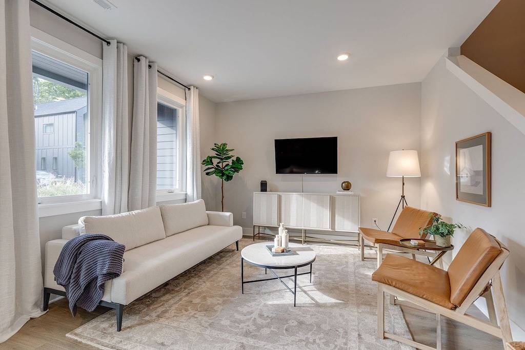 Modern+Organic Home 3 miles from Downtown & Broadway - Private Balcony & Patio in Nashville, Tennessee