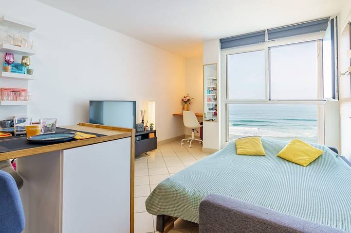 Gîte pour 2 personnes, avec piscine dans Casino de Biarritz - 2