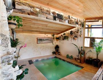 Cottage pour 2 personnes, avec jardin et piscine ainsi que vue et sauna, animaux acceptés à Saint-Christol