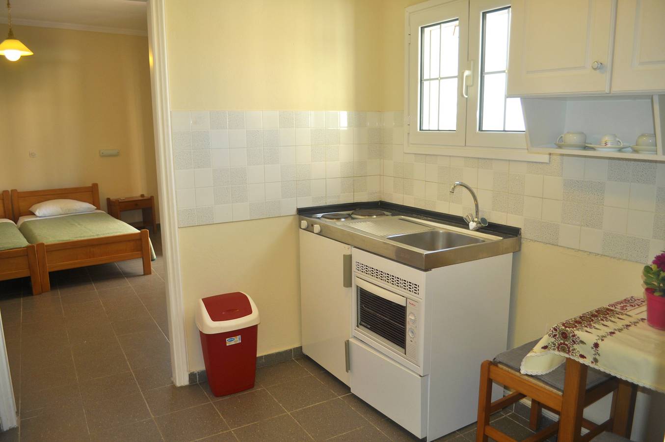 Entire apartment, Holiday Studio Apartments "yannis" on the beach of Agios Gordios in Corfu in Agios Gordios, Corfu