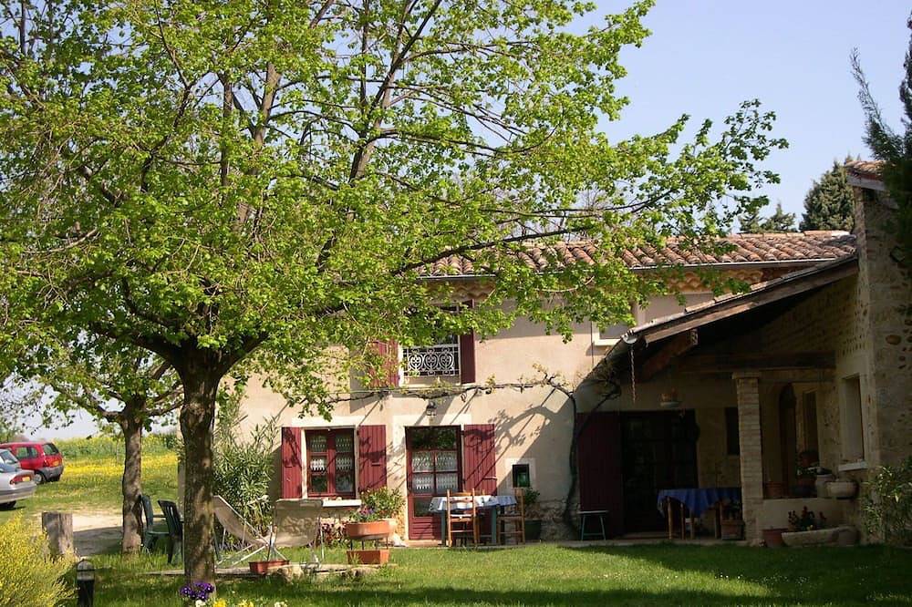 Gîte des Moutiers, en campagne dans une ancienne ferme rénovée in Allex, Région de Die