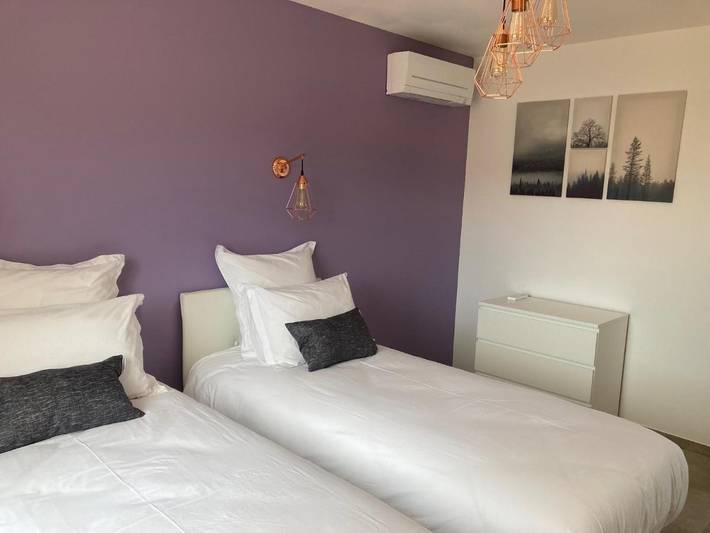 Location de vacances pour 2 personnes, avec jardin ainsi que vue et piscine à Saint-Julien-de-Peyrolas - 4