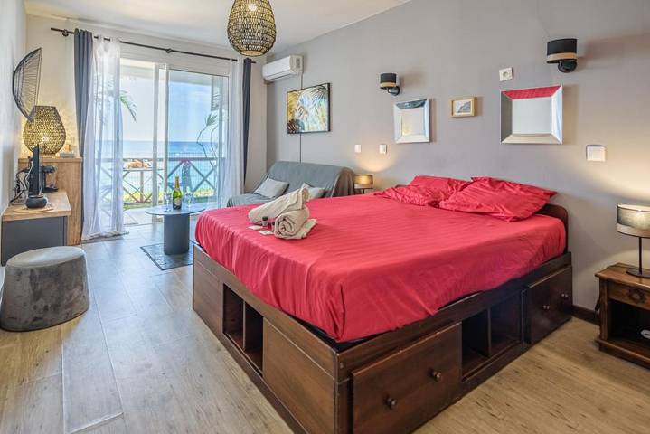 Gîte pour 2 personnes, avec vue et terrasse dans Plage des Roches Noires - 2