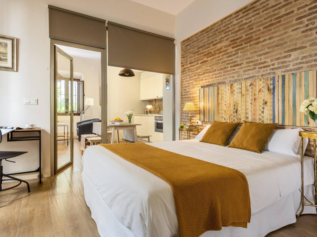 Apartamento vacacional entero, Misterhost Triana Patio de las Flores in Central Seville, Sevilla