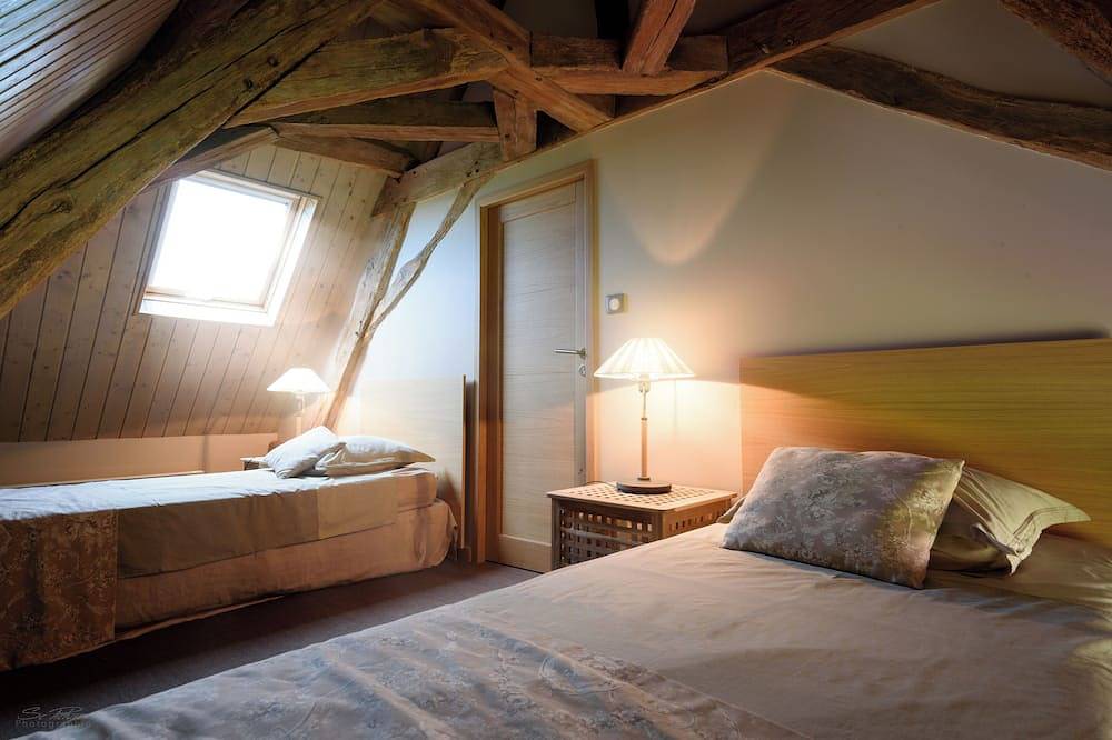 L'Acolin Family Suite – Cosy accommodation in the heart of the Damayots Hamlet in Montbeugny, Allier (desambiguación)