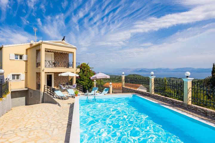 Villa with pool for 10 people in Corfu