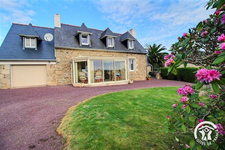 Gîte pour 6 personnes, avec jardin à Lanmodez - 2