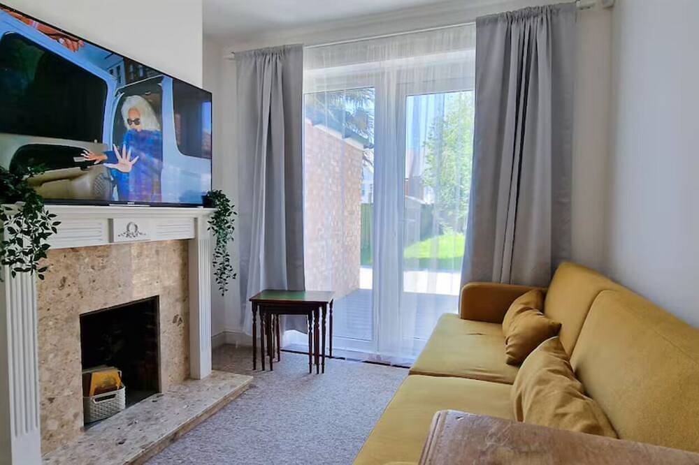 Stylish 4Br • Central Chichester + Free Parking in Chichester, West Sussex