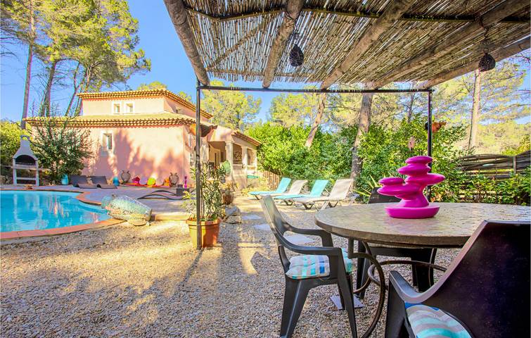 Moderno apartamento con piscina, aparcamiento y terraza cerca de restaurantes y del río in Les Arcs (Var), Region de Draguignan