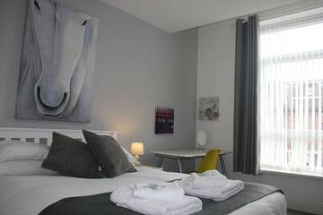 Apartment for 12 People in Chester, Cheshire, Photo 2