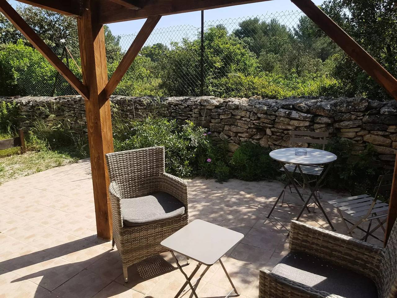 Casa 2 Personas in Grans, Region de Aix-en-Provence