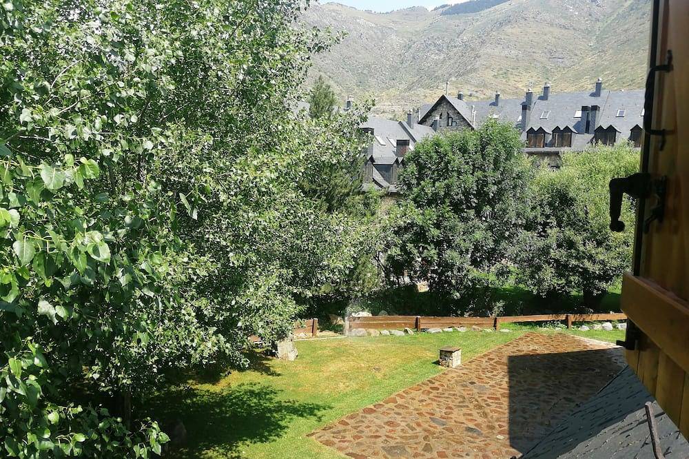 Entire apartment, Spacious duplex with fireplace Isard 2 in Taüll, La Vall de Boí