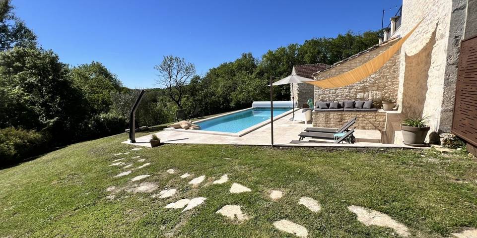 Gîte pour 7 personnes, avec terrasse ainsi que jardin et piscine à Bagat-en-Quercy