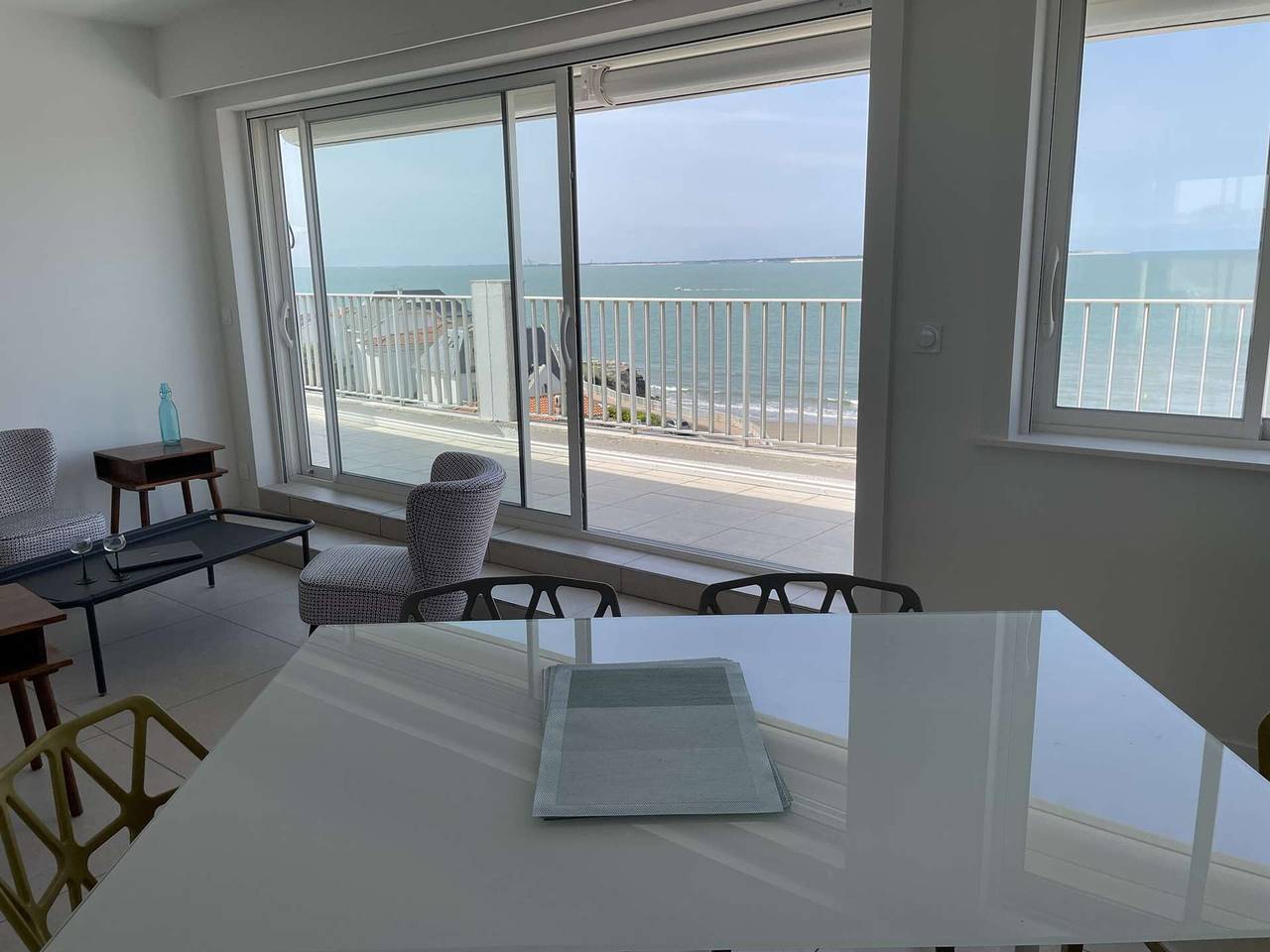 Appartement entier, Superbe appart à 10m de la plage, 2 terrasses, 3 chambres, vue océan in Royan, Côte de Beauté