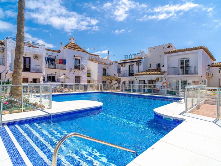 Gîte pour 4 personnes, avec piscine et terrasse - 1
