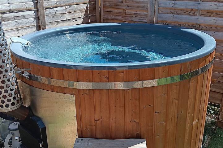 Location de vacances pour 8 personnes, avec Jacuzzi ainsi que Terrasse et Jardin à Saint-Hilaire-sur-Yerre