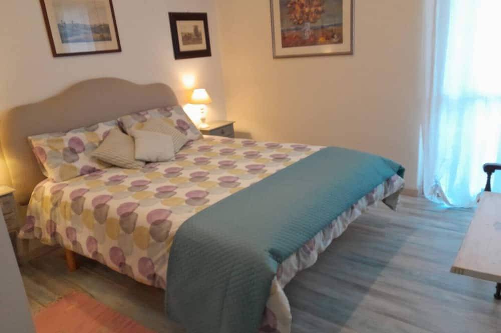 Ganze Wohnung, Casa Felice 2 double bedrooms, 2 bathrooms, lake view, garden, 5 minutes from downtown in Trevignano Romano, Braccianosee