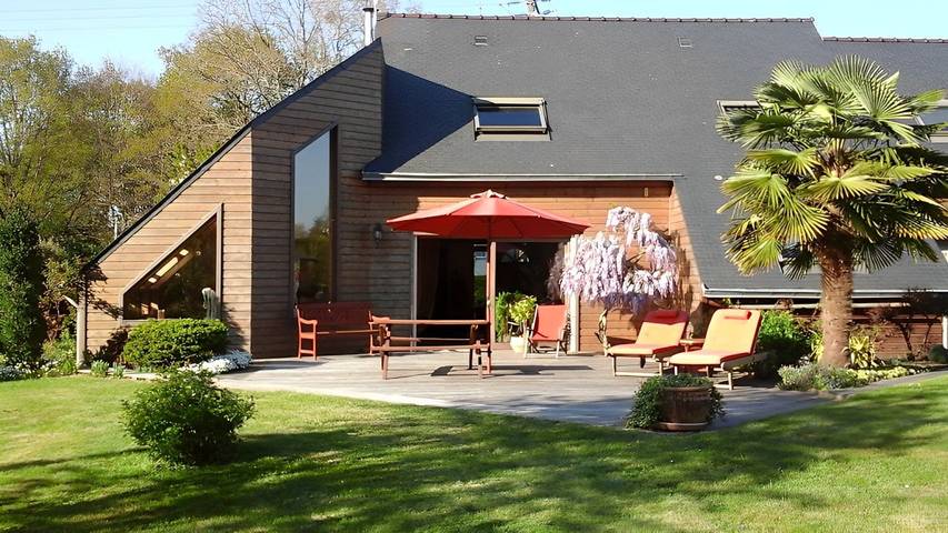Cottage pour 2 personnes, avec jardin à Guidel