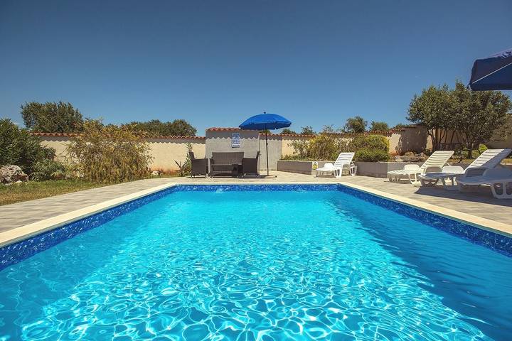 Finca für 10 Personen, mit Terrasse und Garten sowie Pool in Kroatien