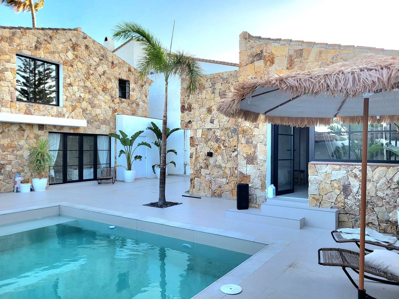 Villa 'Beachfront' com vista para o mar, Wi-Fi e ar condicionado in Estepona, Costa del Sol