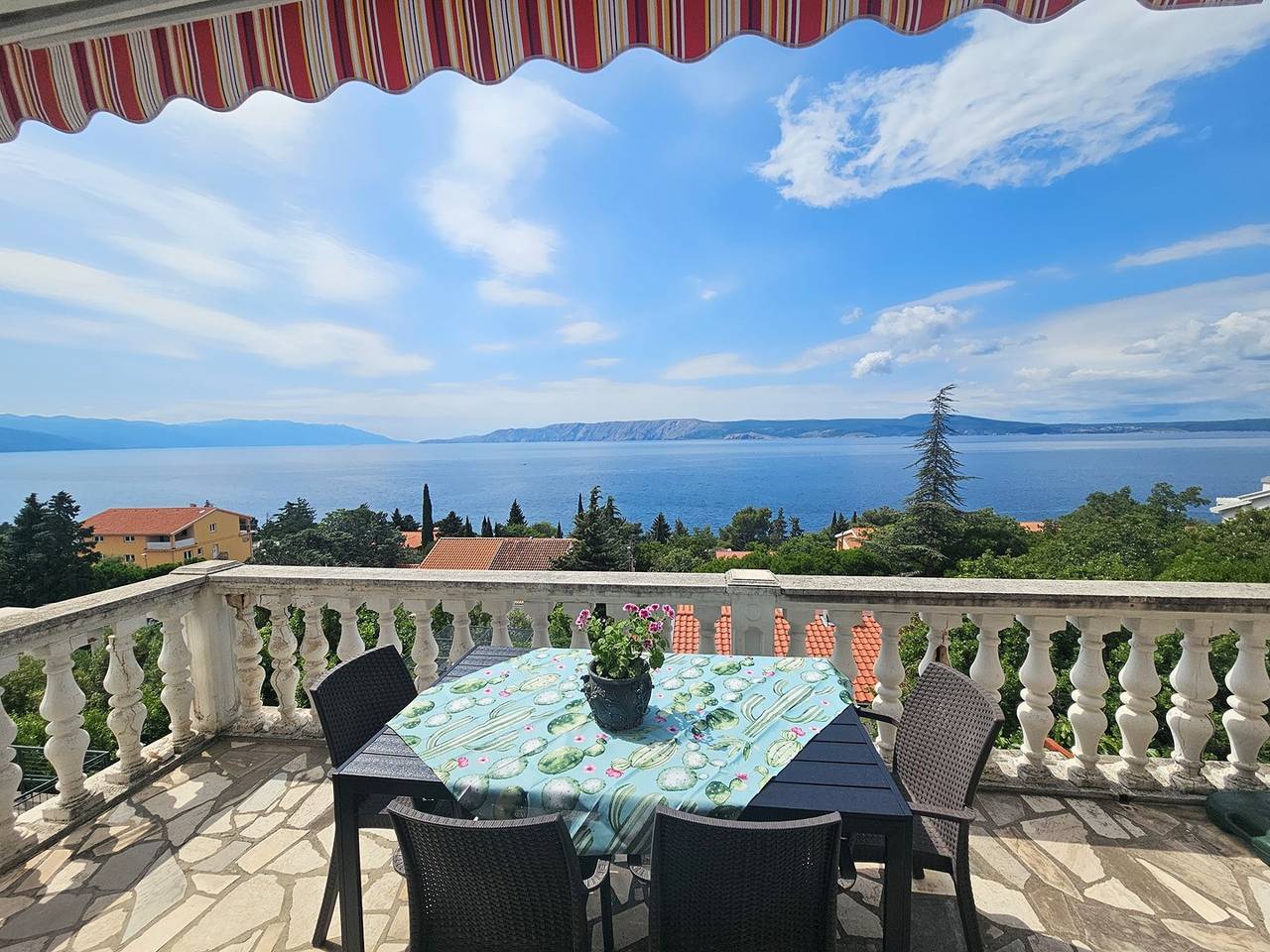 Ganze Wohnung, Apartment mit Balkon und Meerblick in Plaža Bribirska obala, Novi Vinodolski