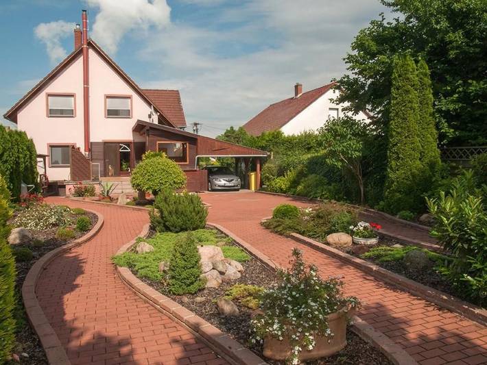 Ferienhaus für 6 Personen, mit Terrasse und Garten sowie Pool und Sauna in Balatonbereny