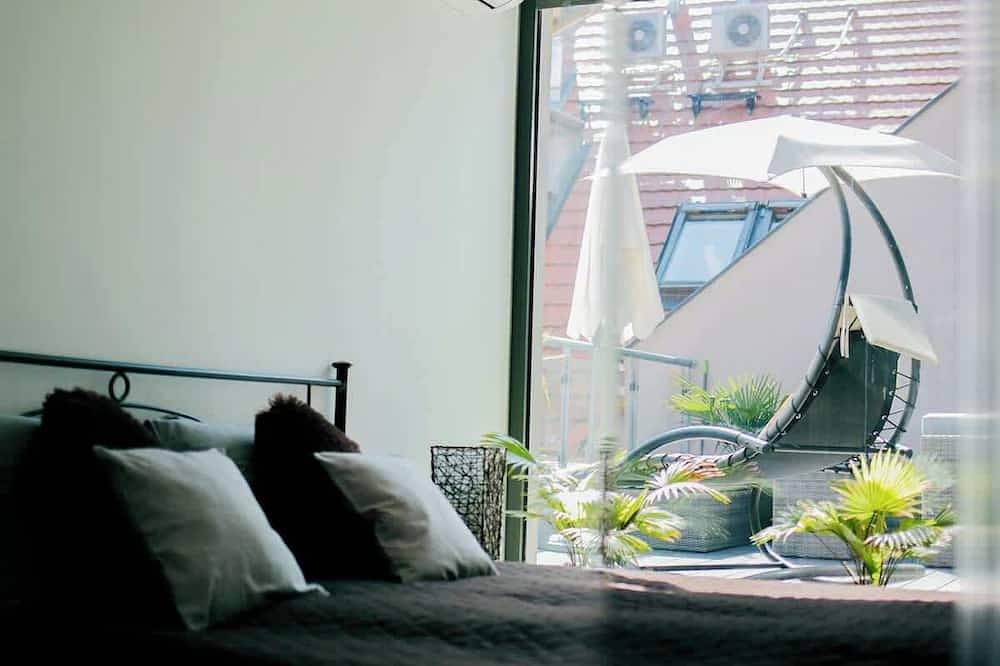 Entire apartment, Mi Apartments - Old Town Heart-Terrace&Castle View in Bratislava, Bratislava region