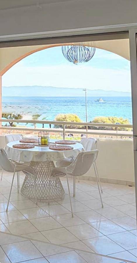 Appartement entier, Superbe Pieds dans l eau ajaccio face à la mer plage de sable fin route des îles des sanguinaires in Golfe D'Ajaccio