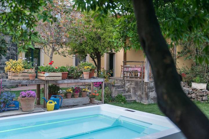 Villa per 5 persone, con terrazza e idromassaggio nonché giardino a Catania