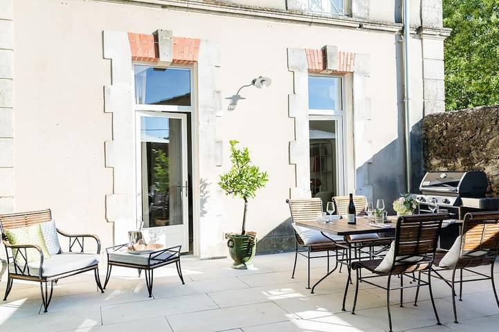 Location de vacances pour 3 personnes, avec terrasse ainsi que jardin et piscine à Sabran - 3